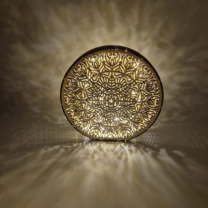 Grote ronde mandala lamp met lichtjes en schaduw